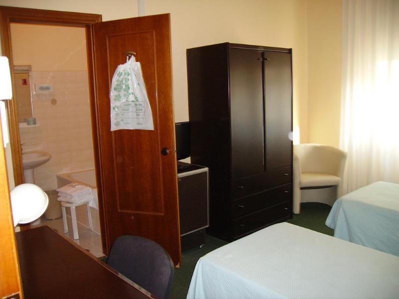 Giappone Inn Parking Hotel Livorno Eksteriør billede