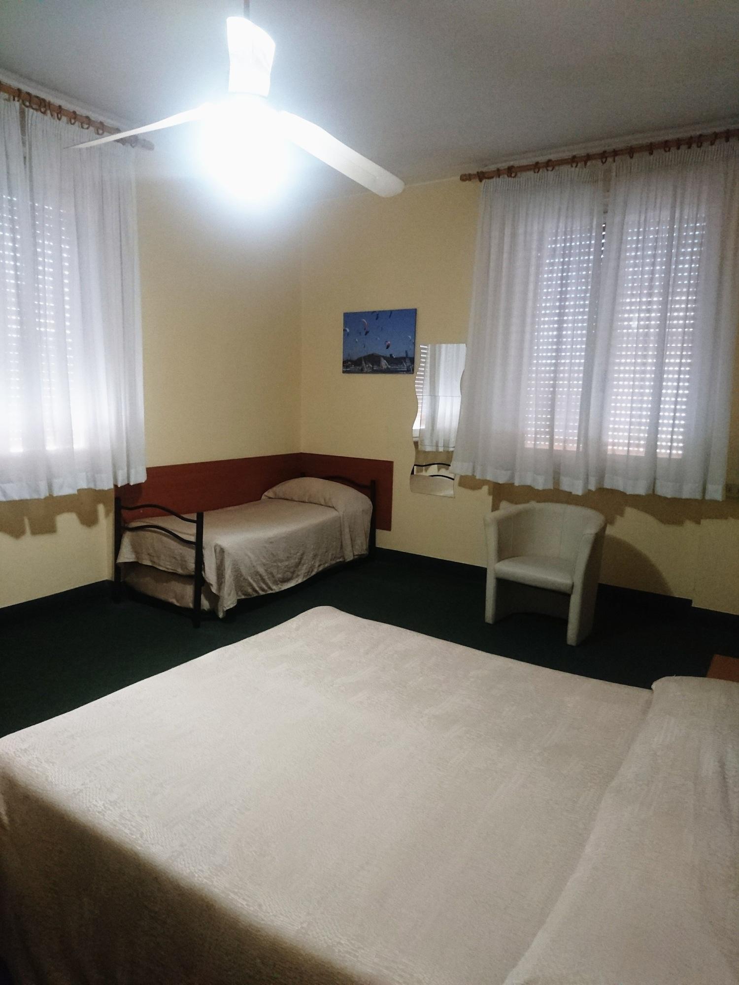Giappone Inn Parking Hotel Livorno Eksteriør billede