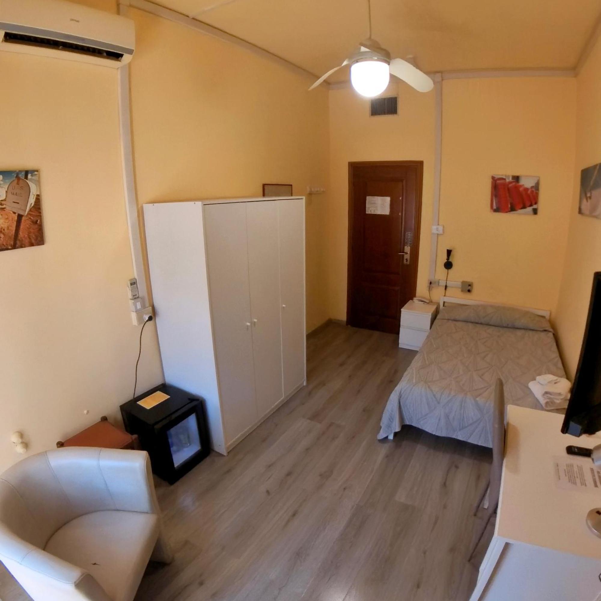 Giappone Inn Parking Hotel Livorno Eksteriør billede