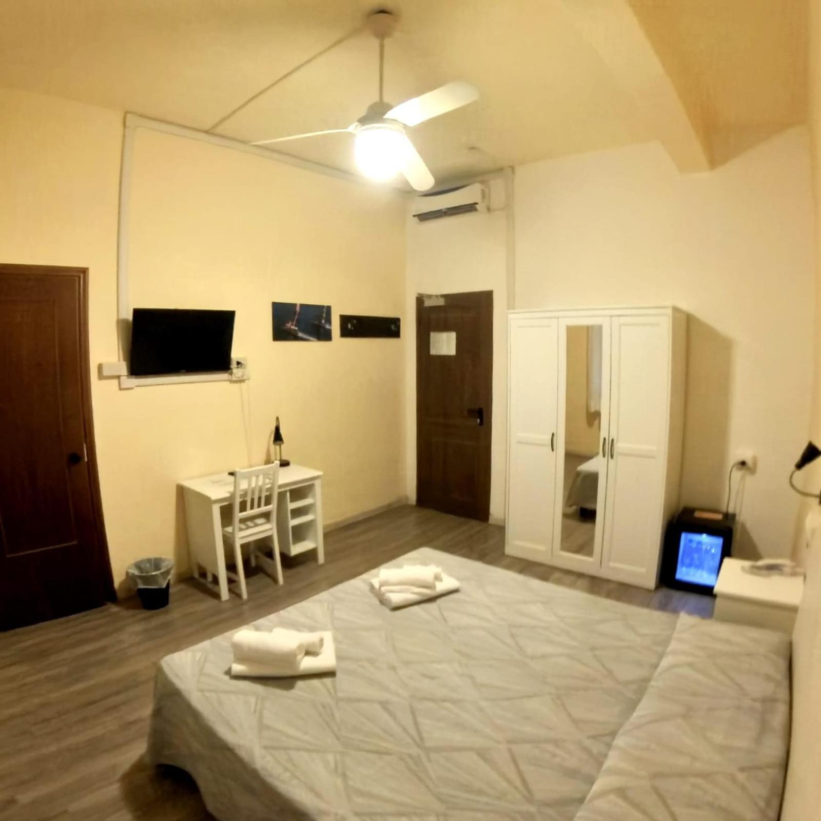 Giappone Inn Parking Hotel Livorno Eksteriør billede