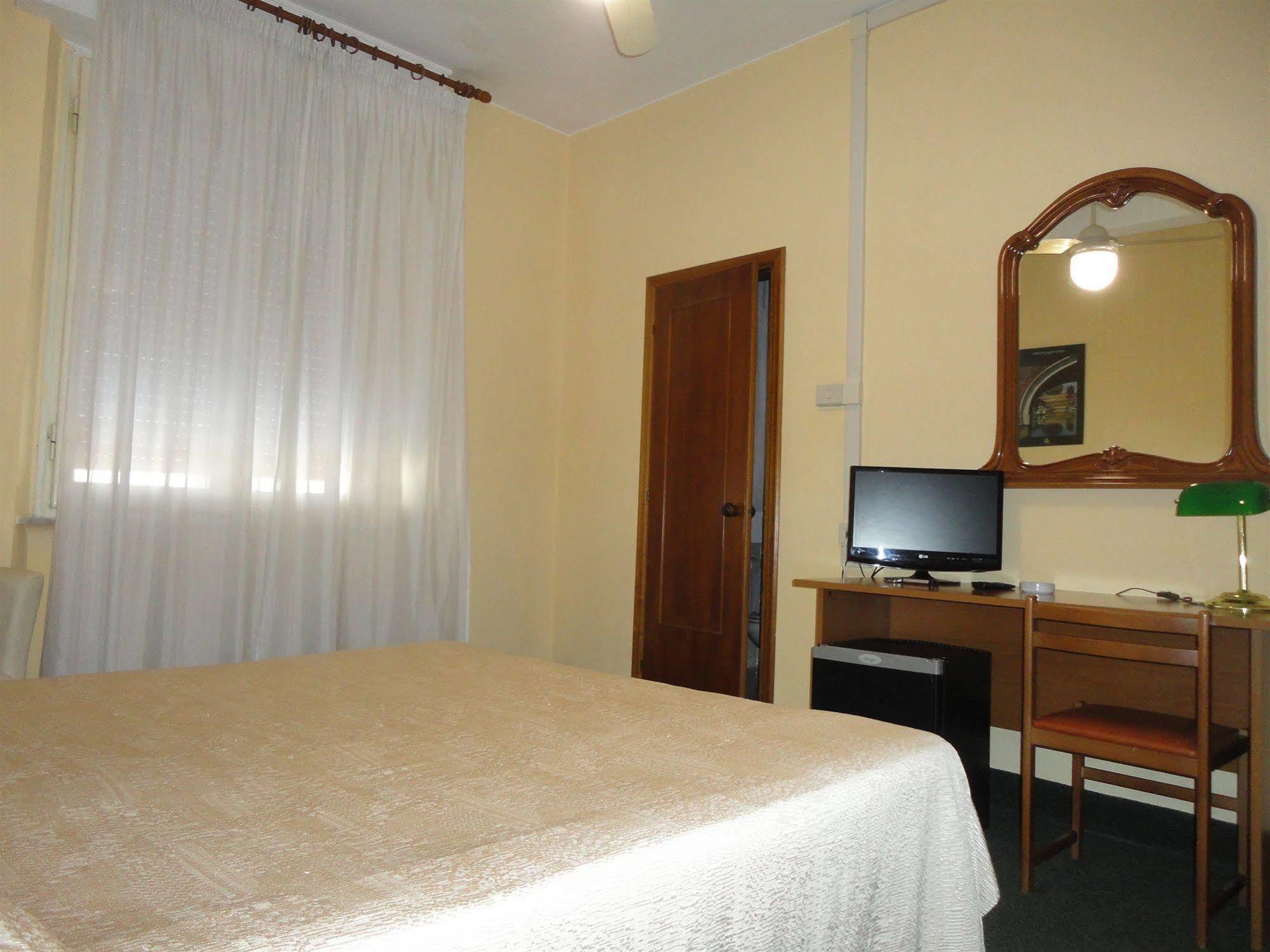 Giappone Inn Parking Hotel Livorno Eksteriør billede