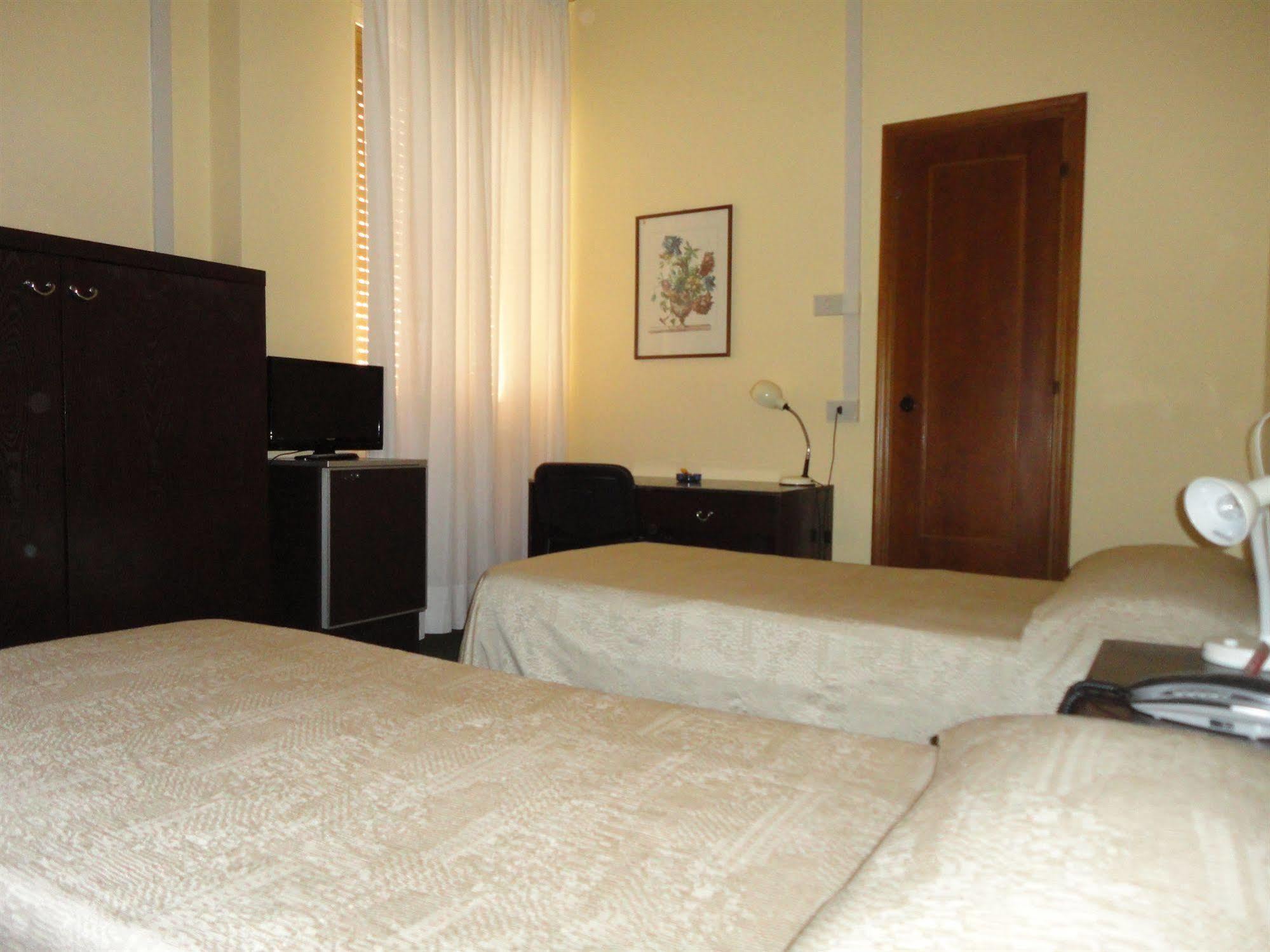 Giappone Inn Parking Hotel Livorno Eksteriør billede