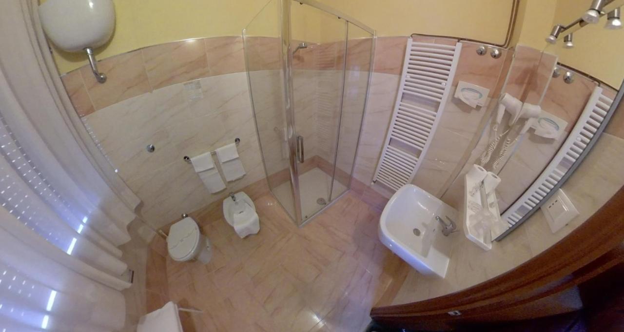 Giappone Inn Parking Hotel Livorno Eksteriør billede